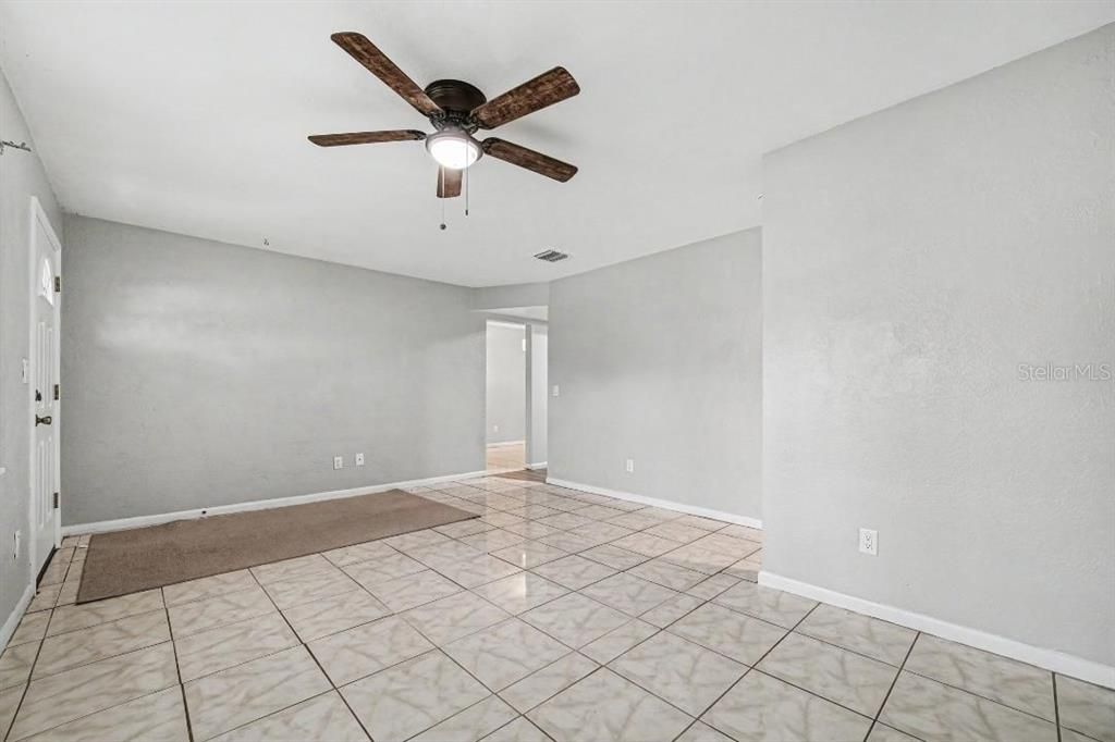 For Sale: $289,900 (3 beds, 1 baths, 984 Square Feet)