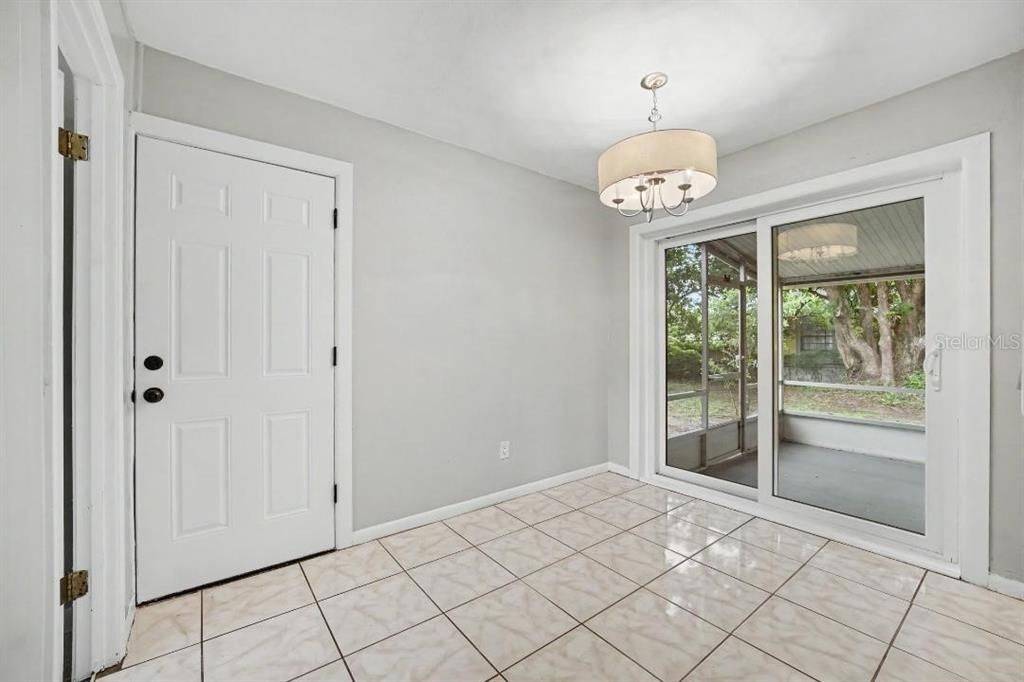 For Sale: $289,900 (3 beds, 1 baths, 984 Square Feet)