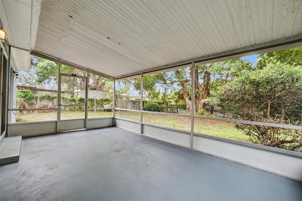 For Sale: $289,900 (3 beds, 1 baths, 984 Square Feet)