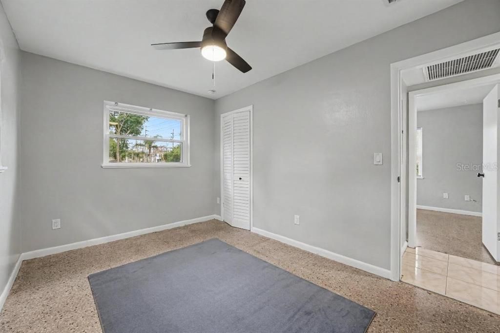 For Sale: $289,900 (3 beds, 1 baths, 984 Square Feet)