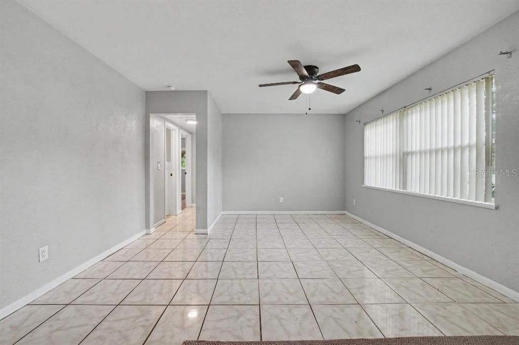 For Sale: $289,900 (3 beds, 1 baths, 984 Square Feet)