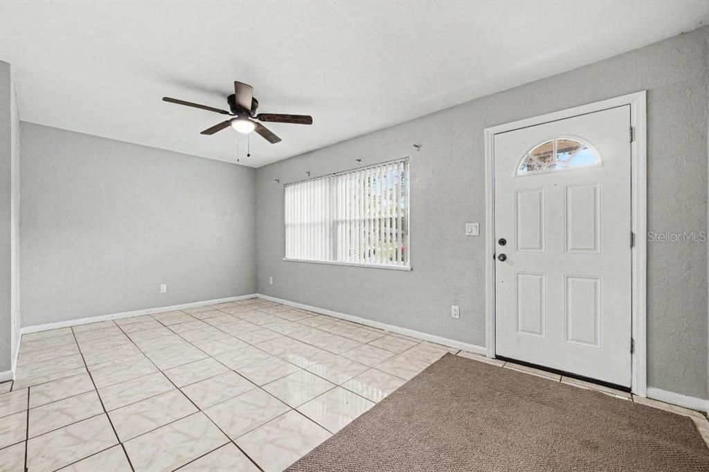 For Sale: $289,900 (3 beds, 1 baths, 984 Square Feet)