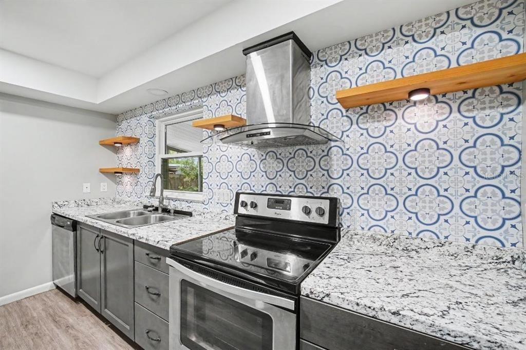 For Sale: $289,900 (3 beds, 1 baths, 984 Square Feet)
