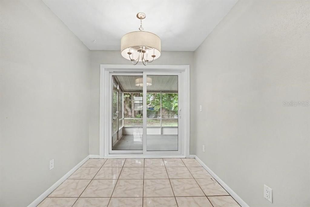 For Sale: $289,900 (3 beds, 1 baths, 984 Square Feet)