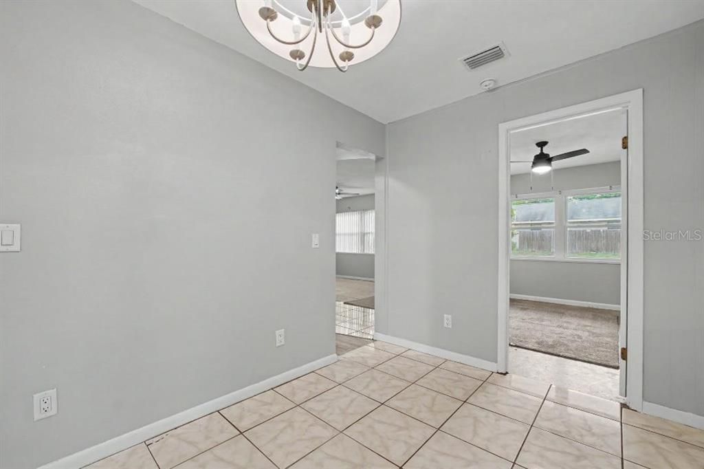 For Sale: $289,900 (3 beds, 1 baths, 984 Square Feet)