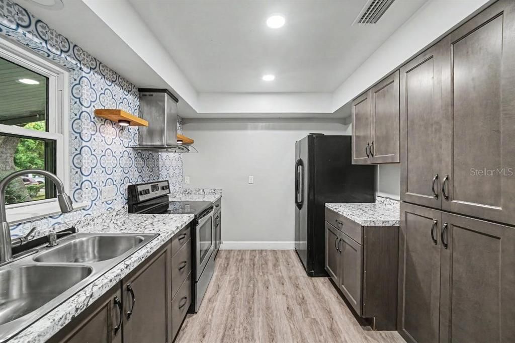 For Sale: $289,900 (3 beds, 1 baths, 984 Square Feet)