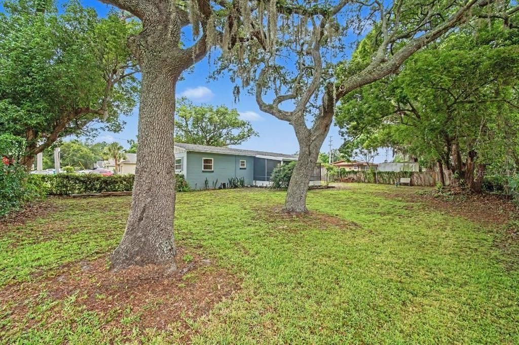 For Sale: $289,900 (3 beds, 1 baths, 984 Square Feet)