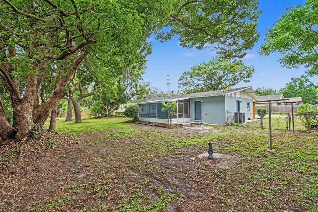 For Sale: $289,900 (3 beds, 1 baths, 984 Square Feet)