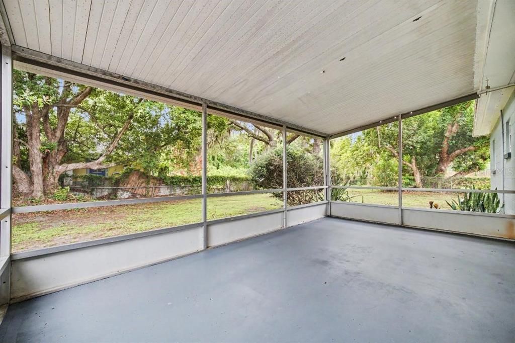 For Sale: $289,900 (3 beds, 1 baths, 984 Square Feet)
