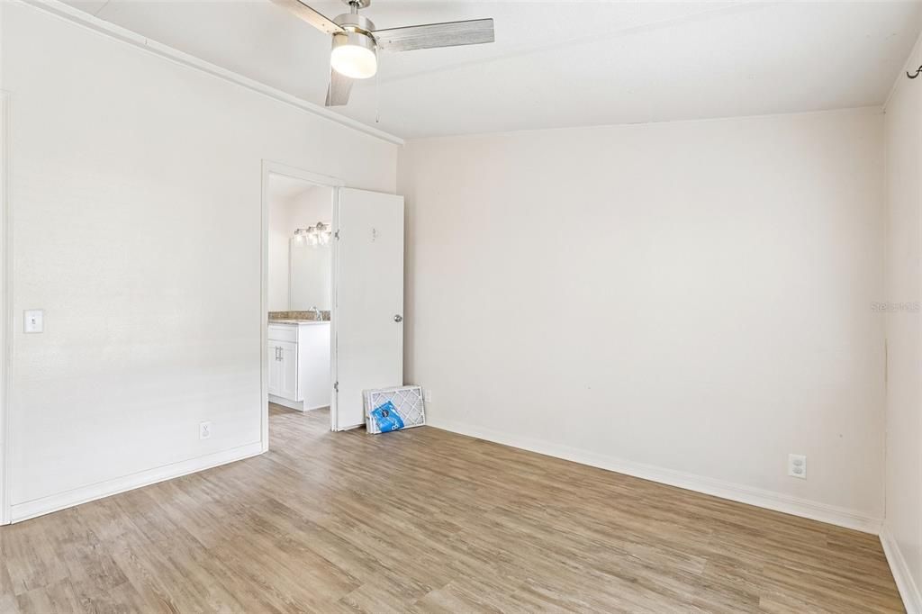 For Sale: $189,000 (3 beds, 2 baths, 960 Square Feet)