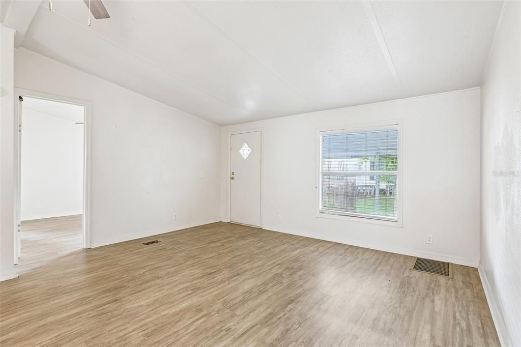 For Sale: $189,000 (3 beds, 2 baths, 960 Square Feet)