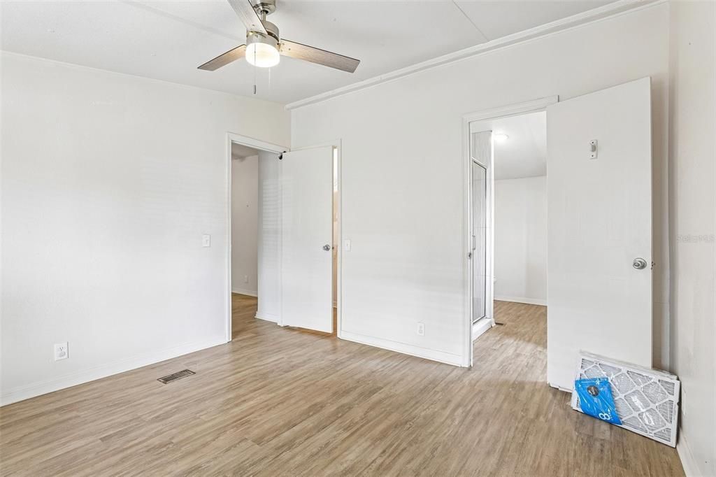 For Sale: $189,000 (3 beds, 2 baths, 960 Square Feet)