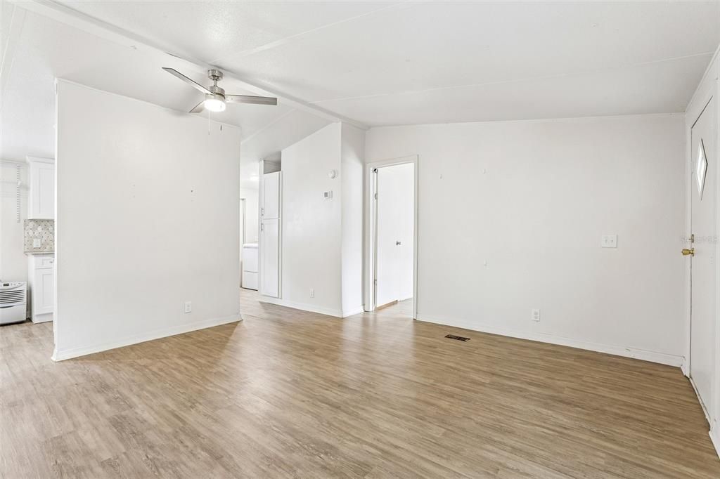 For Sale: $189,000 (3 beds, 2 baths, 960 Square Feet)