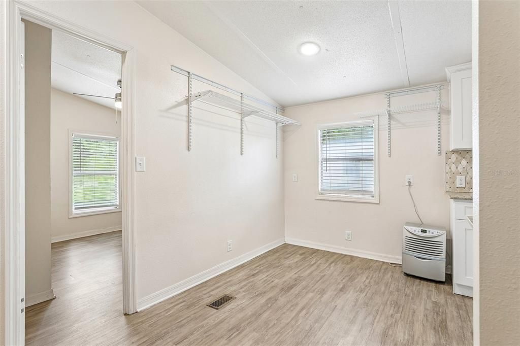 For Sale: $189,000 (3 beds, 2 baths, 960 Square Feet)
