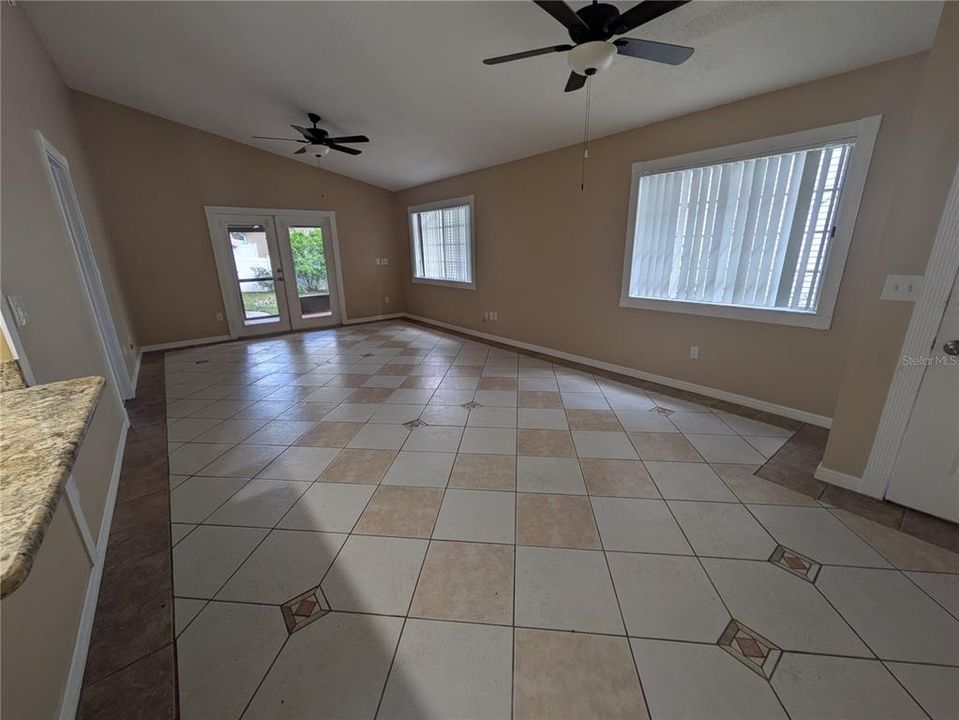For Sale: $320,000 (3 beds, 2 baths, 1238 Square Feet)