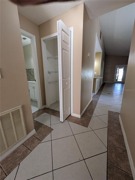 For Sale: $320,000 (3 beds, 2 baths, 1238 Square Feet)