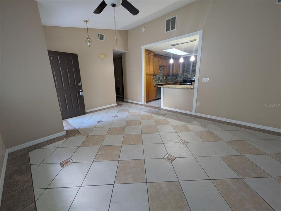 For Sale: $320,000 (3 beds, 2 baths, 1238 Square Feet)