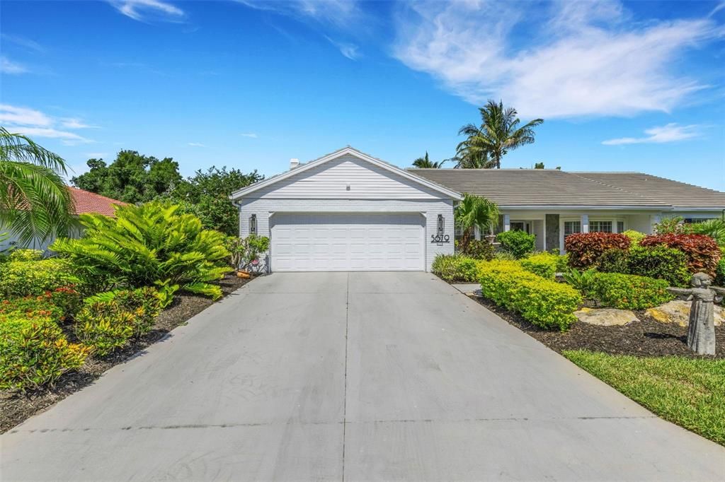 For Sale: $829,000 (3 beds, 2 baths, 3374 Square Feet)
