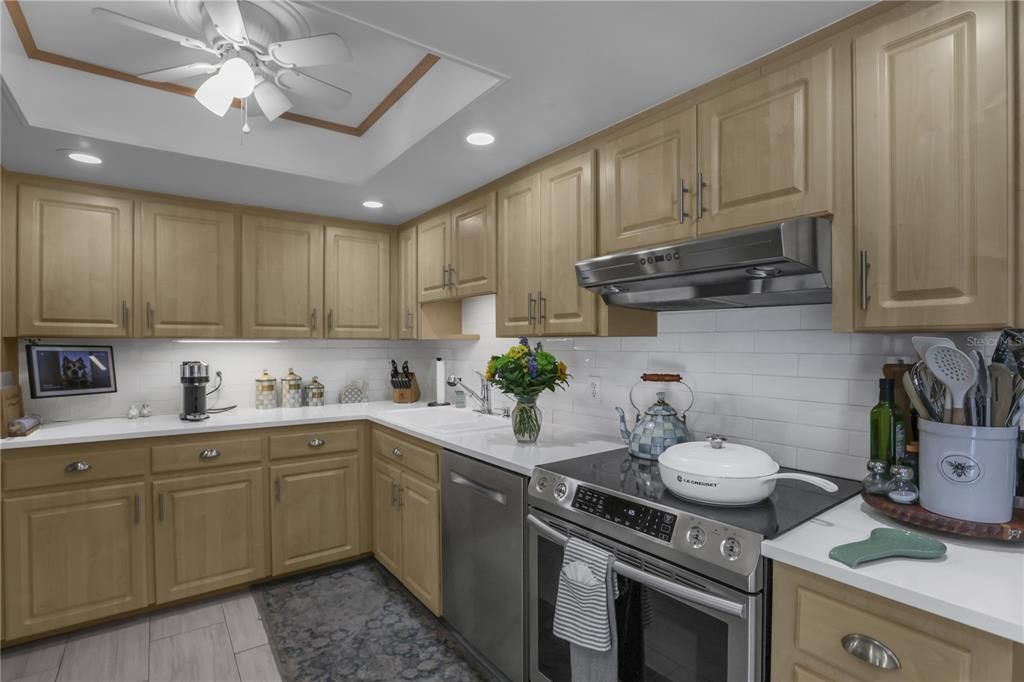 Active With Contract: $360,000 (3 beds, 3 baths, 1889 Square Feet)