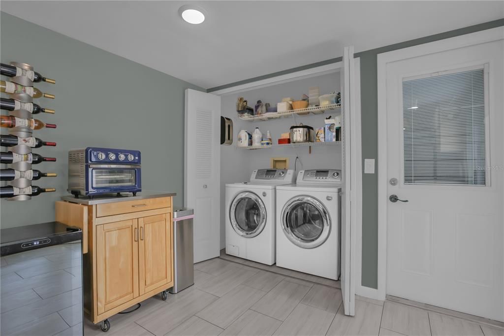 Active With Contract: $360,000 (3 beds, 3 baths, 1889 Square Feet)