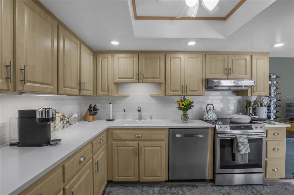 Active With Contract: $360,000 (3 beds, 3 baths, 1889 Square Feet)