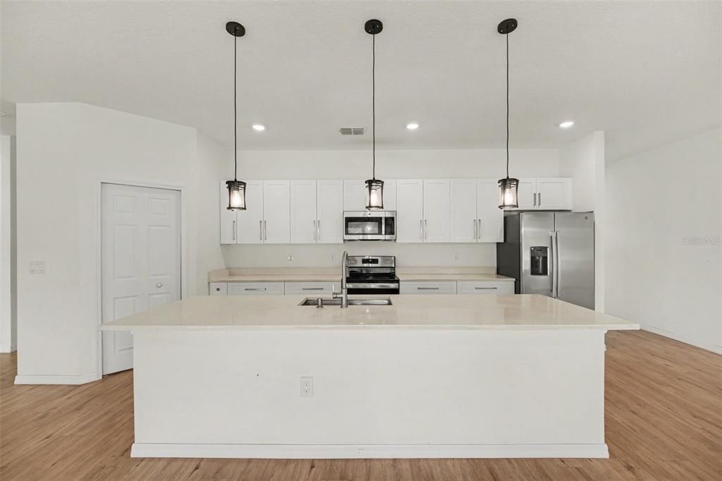 For Sale: $390,000 (4 beds, 3 baths, 1970 Square Feet)