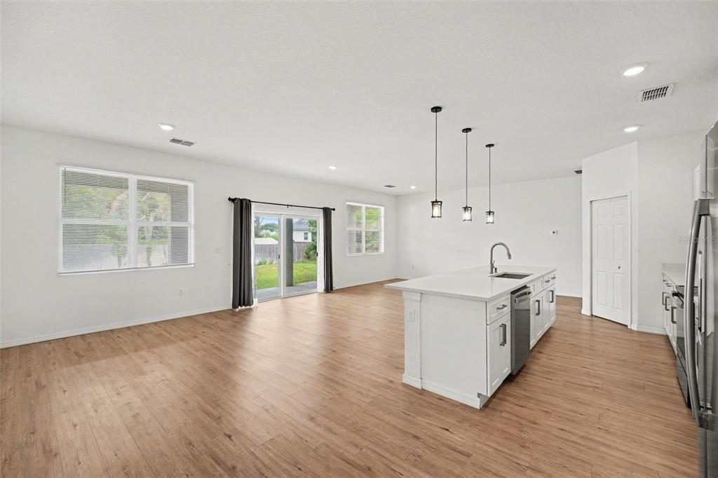 For Sale: $390,000 (4 beds, 3 baths, 1970 Square Feet)