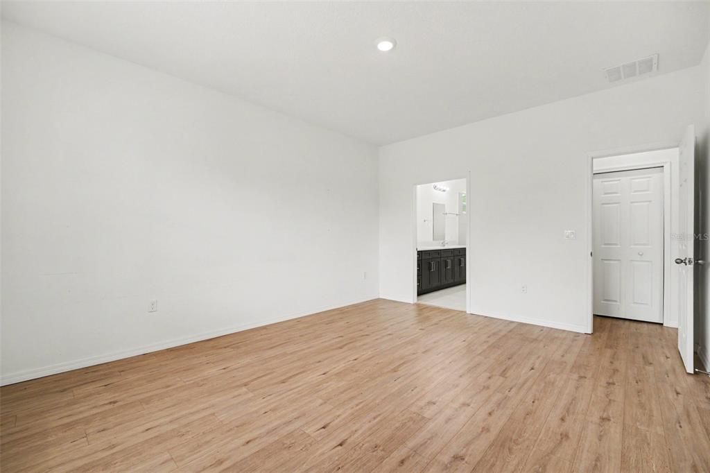 For Sale: $390,000 (4 beds, 3 baths, 1970 Square Feet)