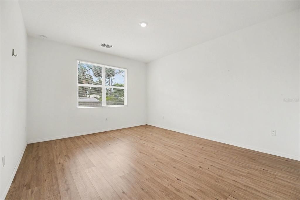 For Sale: $390,000 (4 beds, 3 baths, 1970 Square Feet)