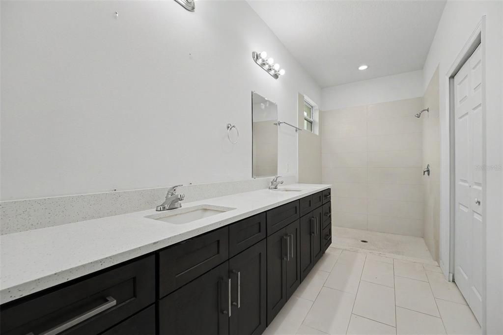 For Sale: $390,000 (4 beds, 3 baths, 1970 Square Feet)