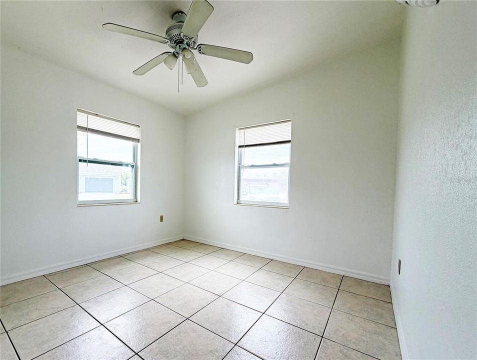 For Sale: $175,000 (3 beds, 1 baths, 828 Square Feet)