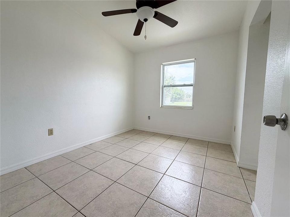 For Sale: $175,000 (3 beds, 1 baths, 828 Square Feet)