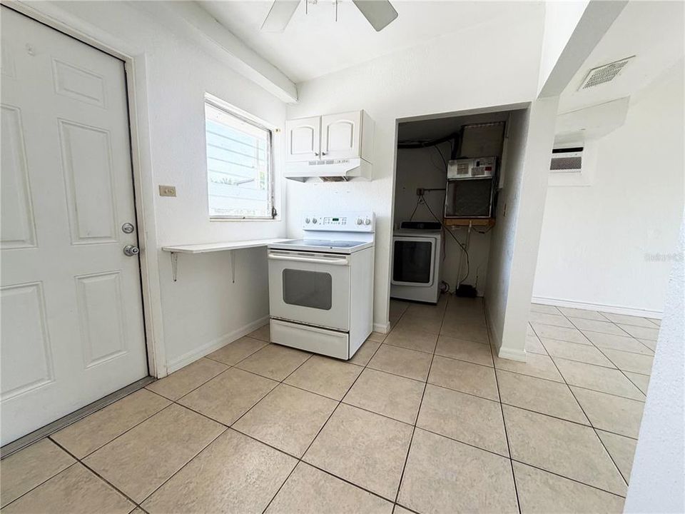 For Sale: $175,000 (3 beds, 1 baths, 828 Square Feet)