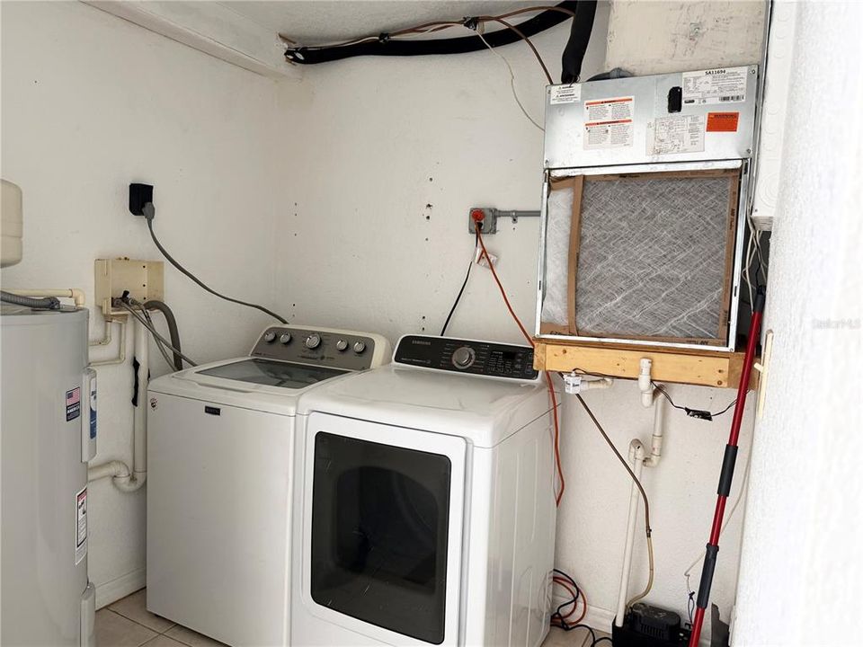 For Sale: $175,000 (3 beds, 1 baths, 828 Square Feet)
