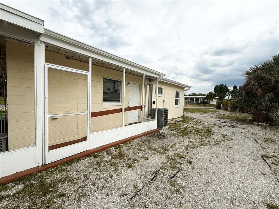 For Sale: $175,000 (3 beds, 1 baths, 828 Square Feet)