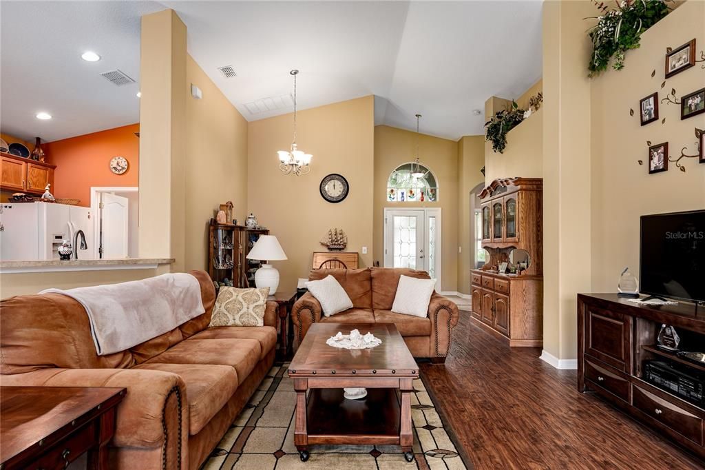 For Sale: $329,000 (3 beds, 2 baths, 1552 Square Feet)