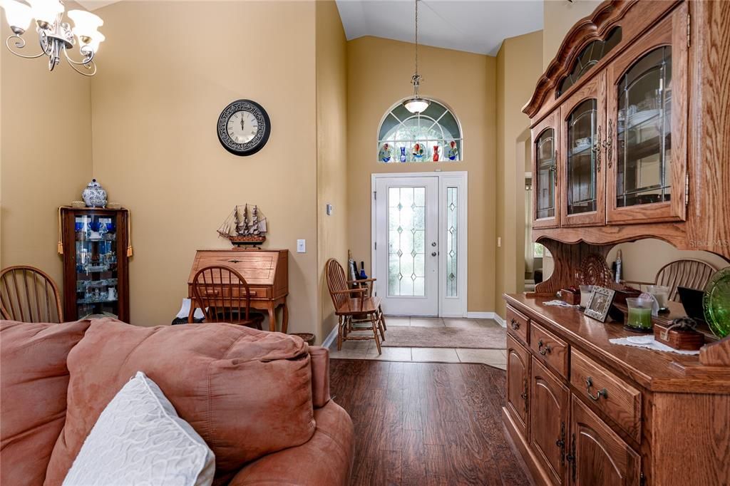 For Sale: $329,000 (3 beds, 2 baths, 1552 Square Feet)