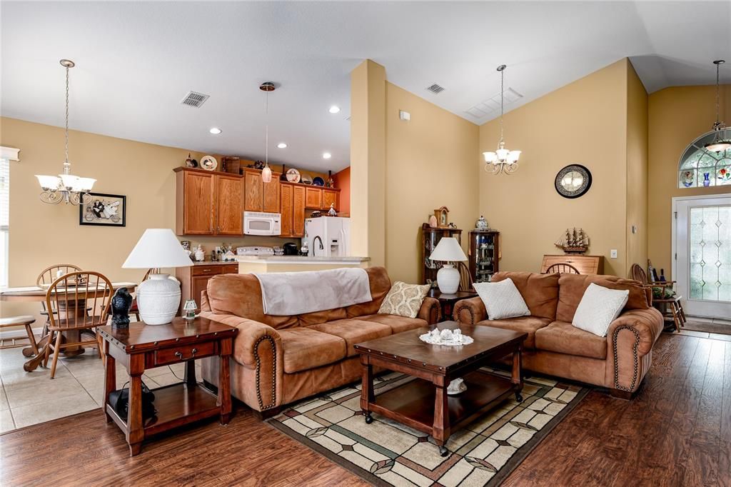 For Sale: $329,000 (3 beds, 2 baths, 1552 Square Feet)