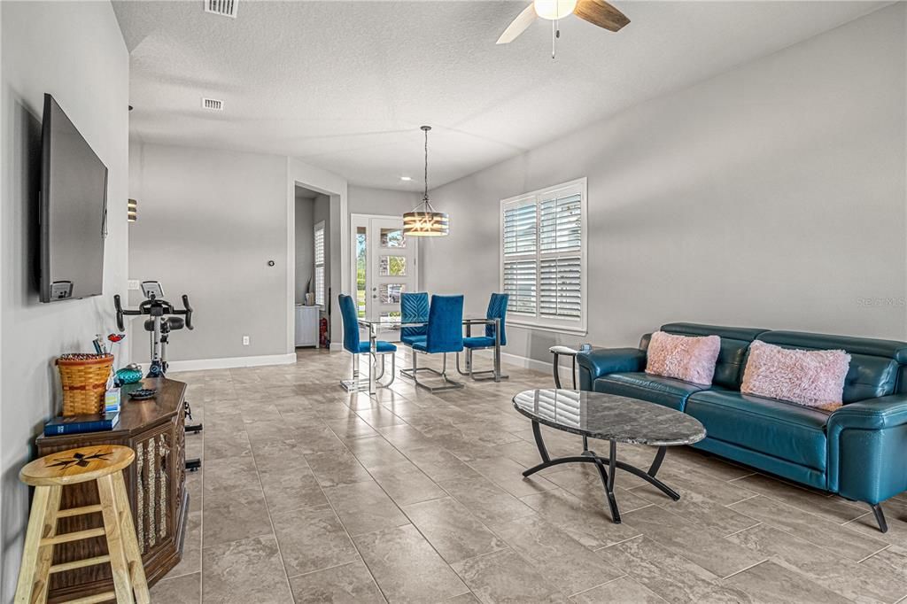 For Sale: $374,900 (2 beds, 2 baths, 1510 Square Feet)