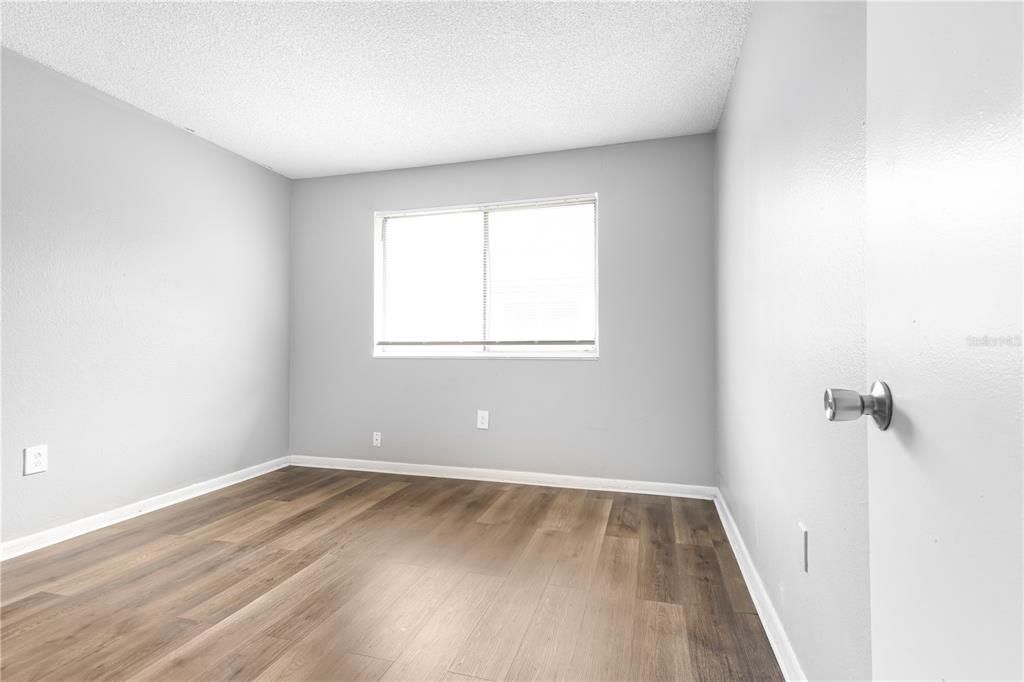 For Sale: $140,000 (2 beds, 1 baths, 898 Square Feet)