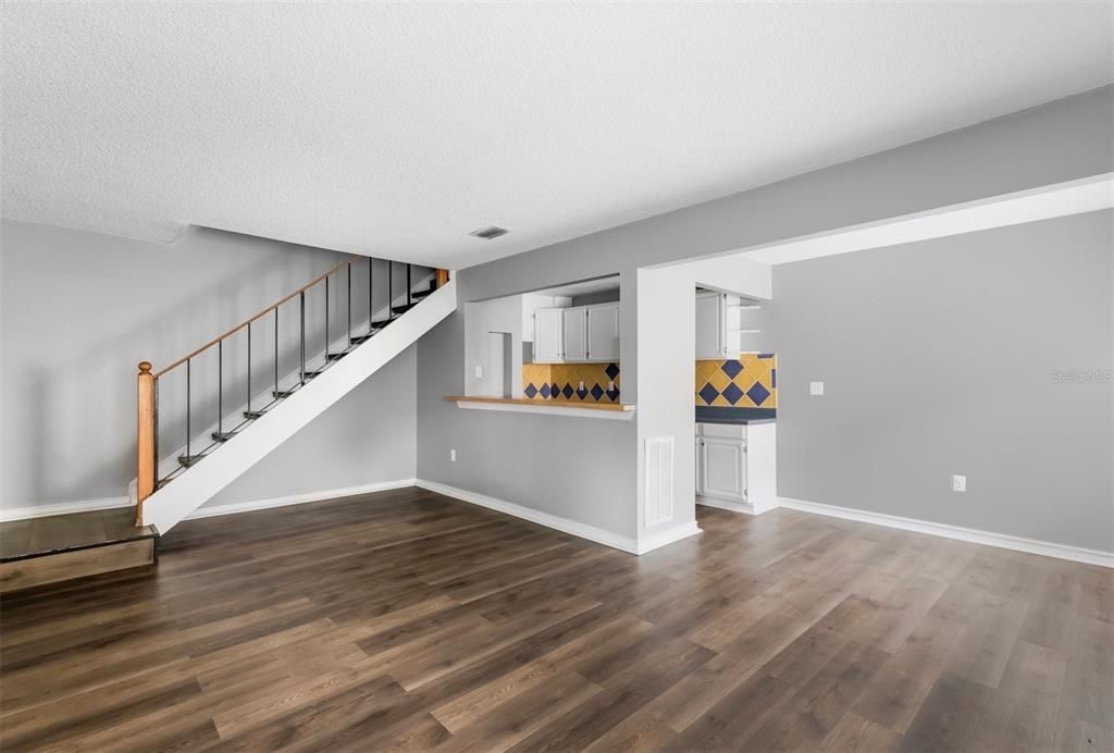 For Sale: $140,000 (2 beds, 1 baths, 898 Square Feet)