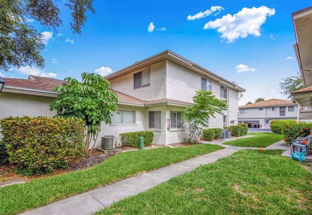 For Sale: $140,000 (2 beds, 1 baths, 898 Square Feet)