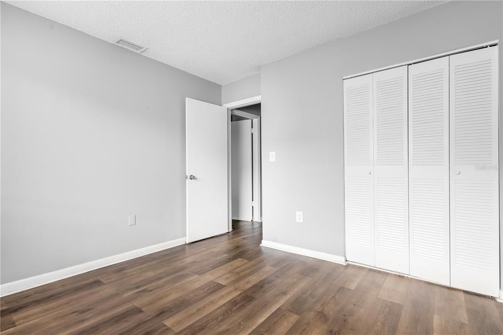 For Sale: $140,000 (2 beds, 1 baths, 898 Square Feet)
