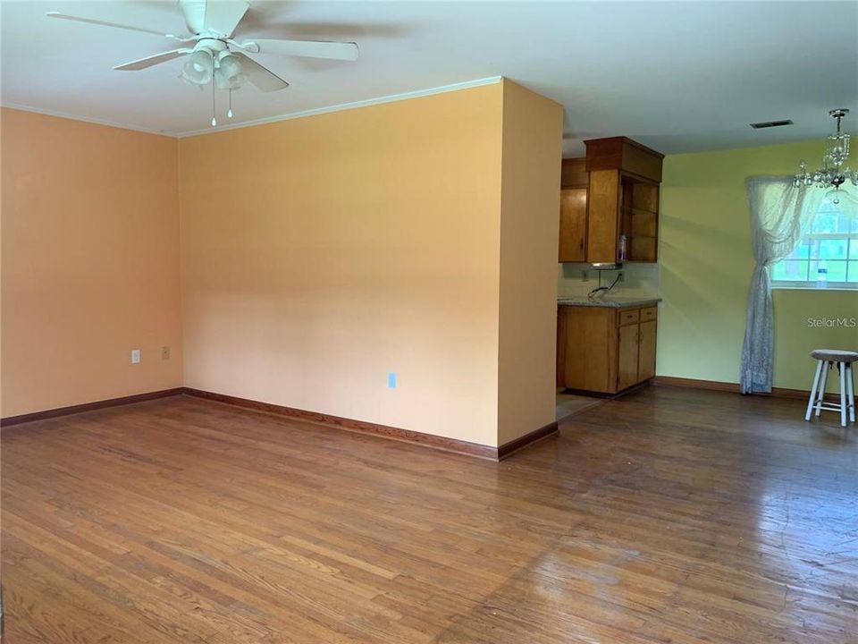 En Venta: $247,800 (3 camas, 2 baños, 1392 Pies cuadrados)