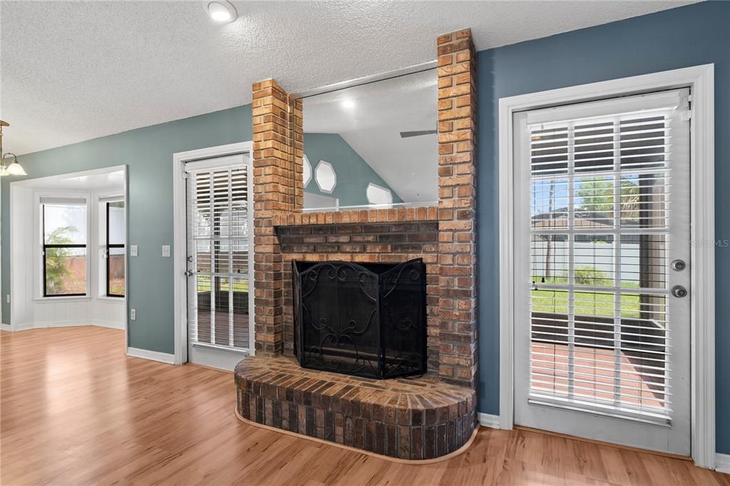 For Sale: $400,000 (3 beds, 2 baths, 1840 Square Feet)