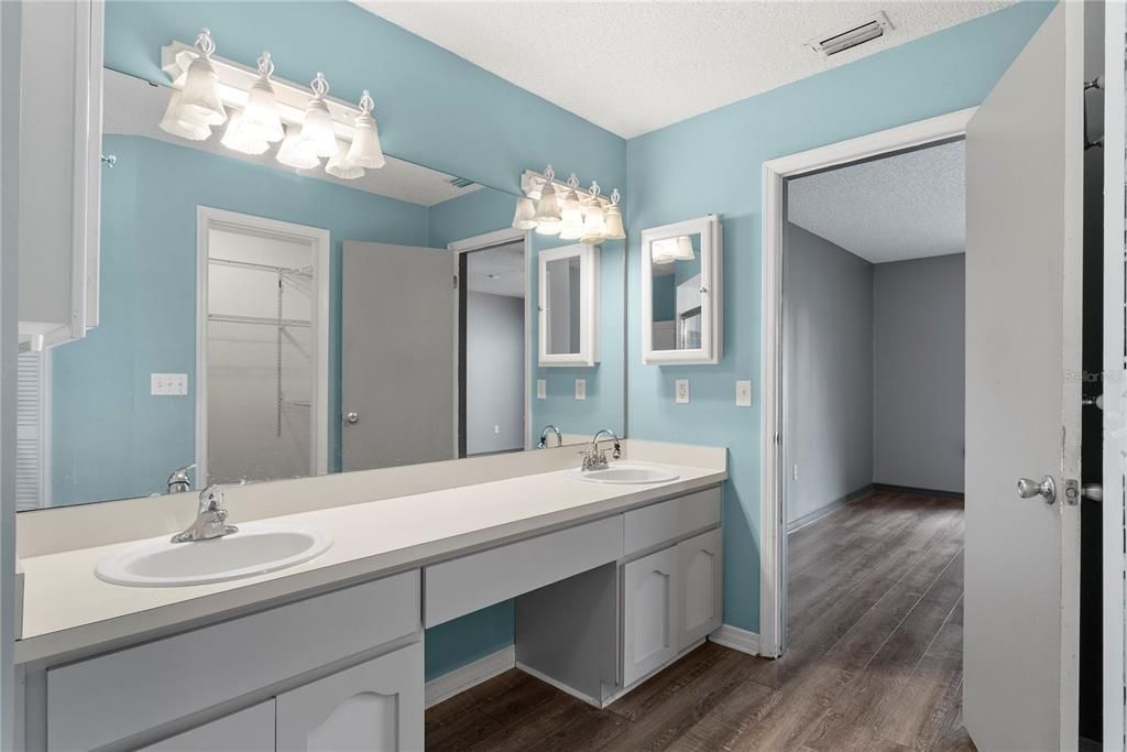 For Sale: $400,000 (3 beds, 2 baths, 1840 Square Feet)