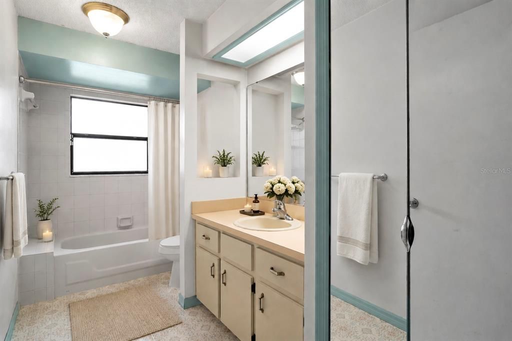 For Sale: $400,000 (3 beds, 2 baths, 1840 Square Feet)
