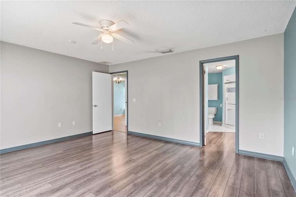 For Sale: $400,000 (3 beds, 2 baths, 1840 Square Feet)