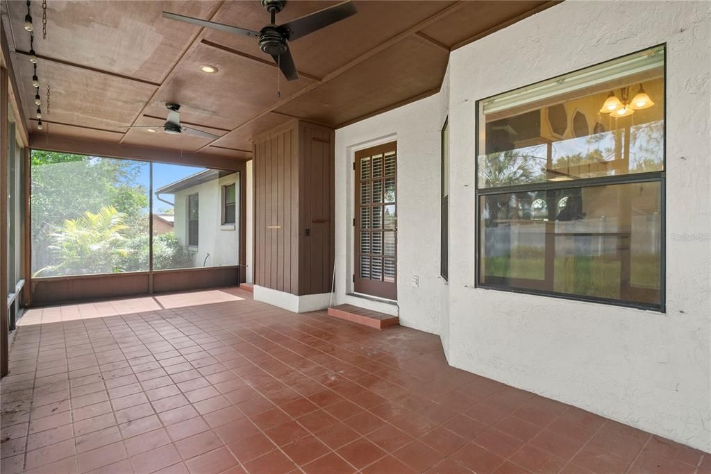 For Sale: $400,000 (3 beds, 2 baths, 1840 Square Feet)