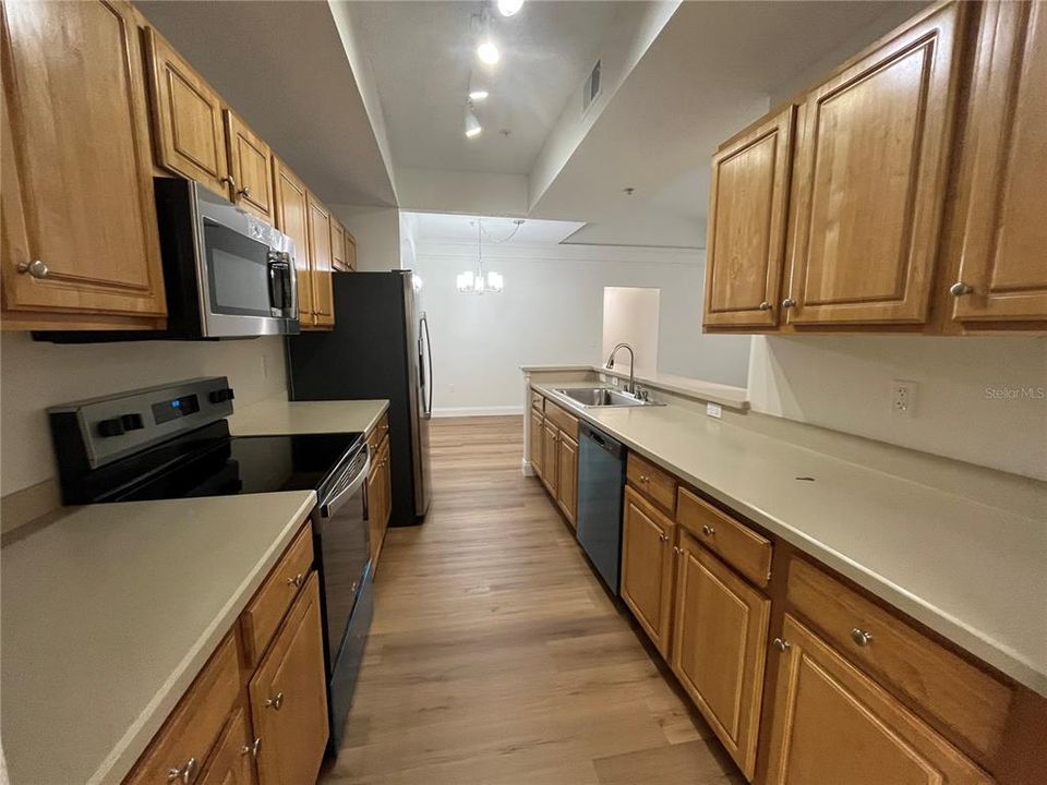 For Rent: $2,400 (3 beds, 2 baths, 1396 Square Feet)